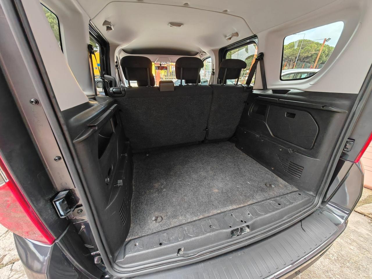 Fiat Doblo 1,6 diesel 11/2015 Cv105