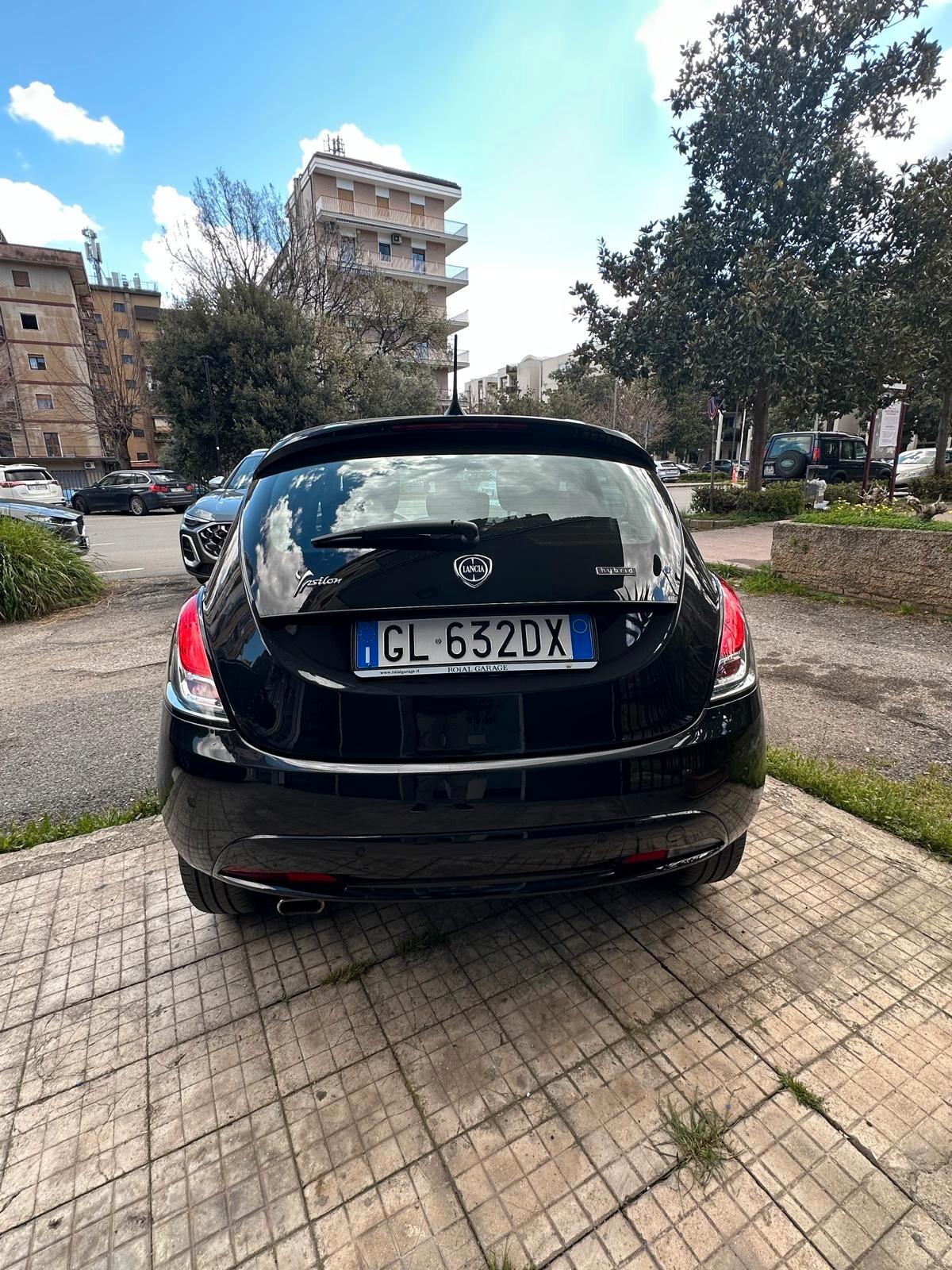 Lancia Ypsilon 1.0 FireFly 5 porte S&S Hybrid Gold
