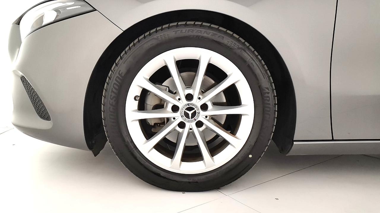Mercedes-Benz Classe A - W177 2018 - A 180 d Sport auto