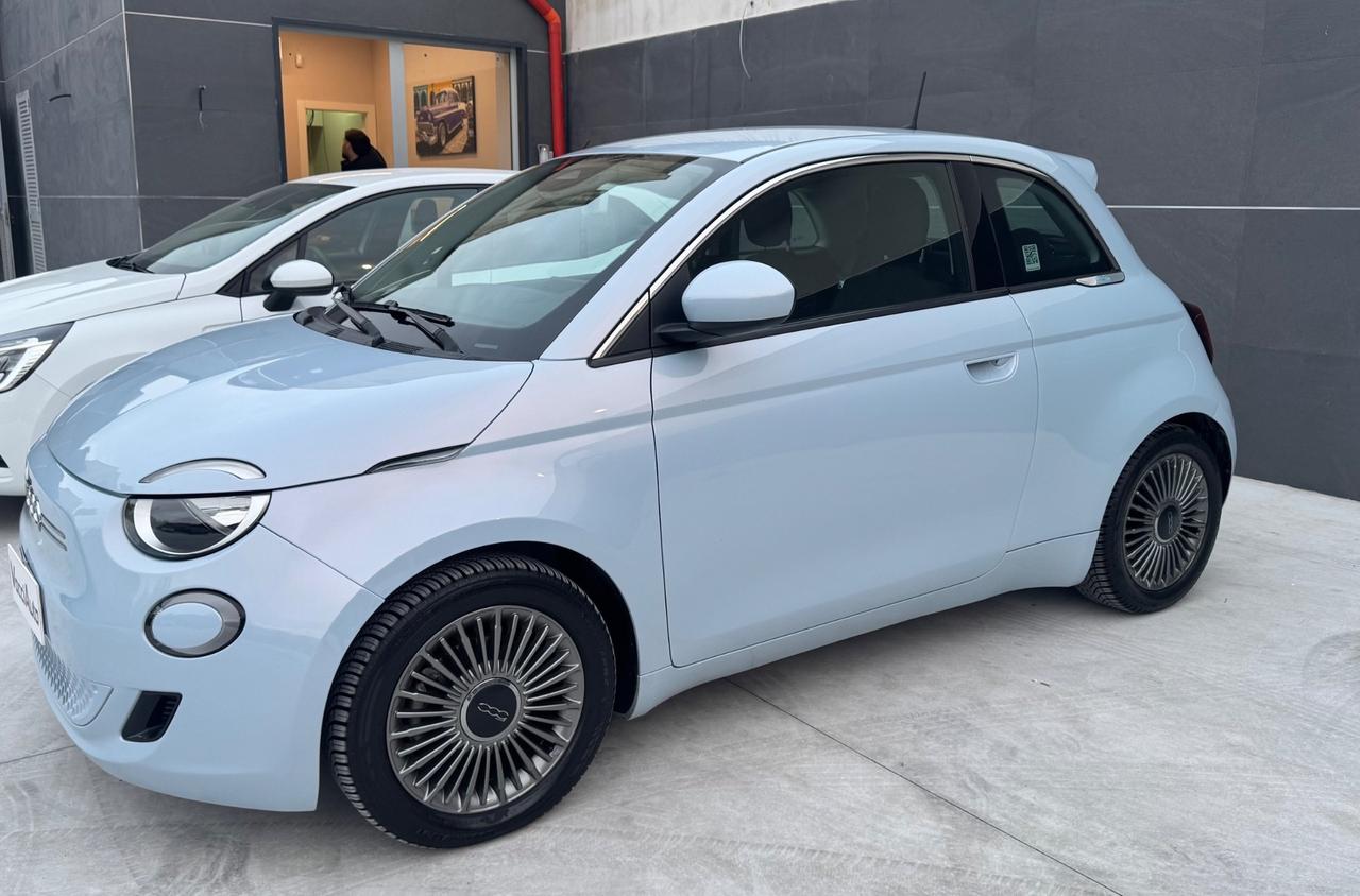Fiat 500 500e Berlina 42 kWh La Prima
