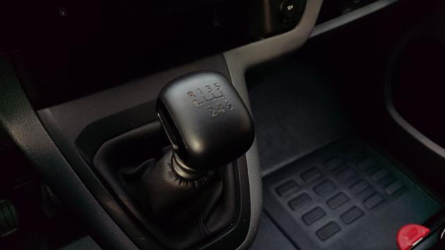 PEUGEOT Traveller BlueHDi 120 S&S Standard VETRATO - AUTOCARRO