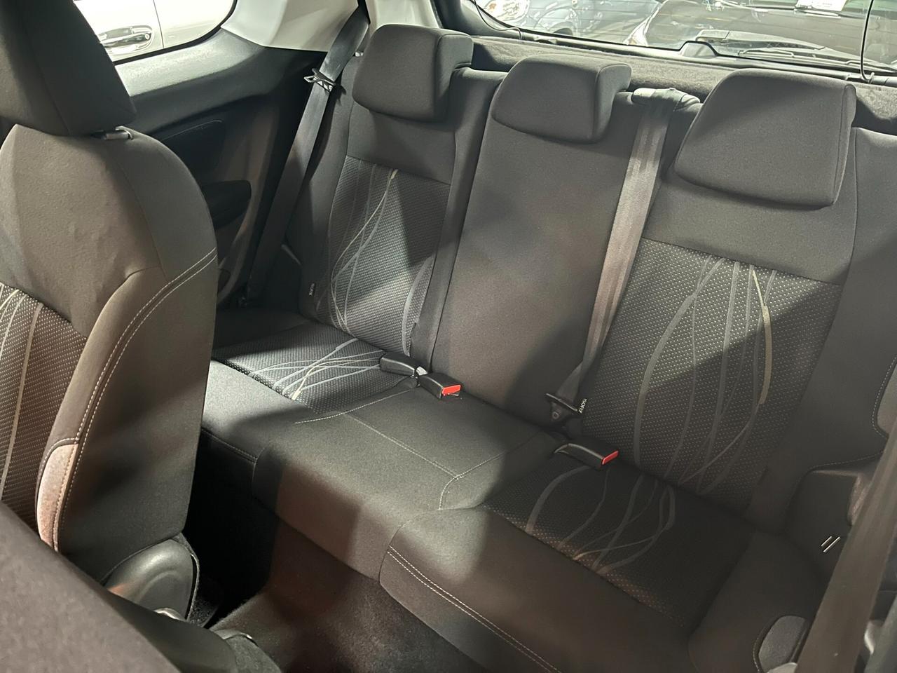 Peugeot 208 1.2 solo 90mila km