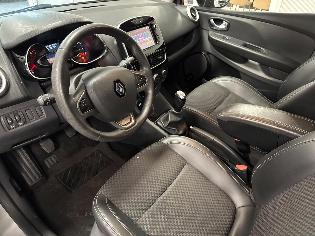 Renault Clio 1.2 75 CV 5 porte Duel