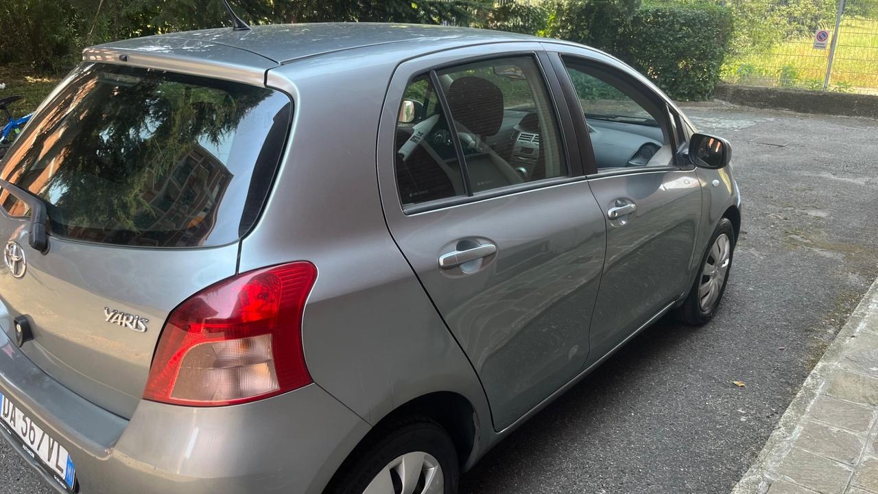 Toyota Yaris 1.0 5 porte Sol