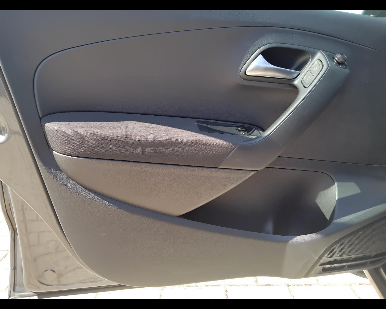 VOLKSWAGEN Polo V 2014 - Polo 5p 1.0 mpi Trendline 60cv