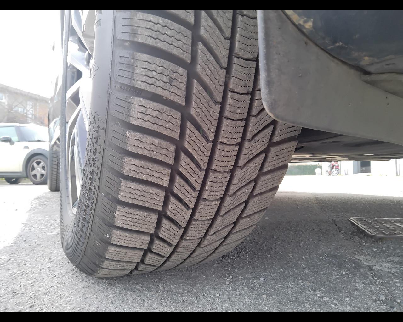 VOLVO XC60 II 2022 - XC60 2.0 b4 Plus Dark auto