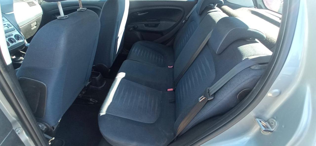 Fiat Grande Punto ENTRA E LEGGI