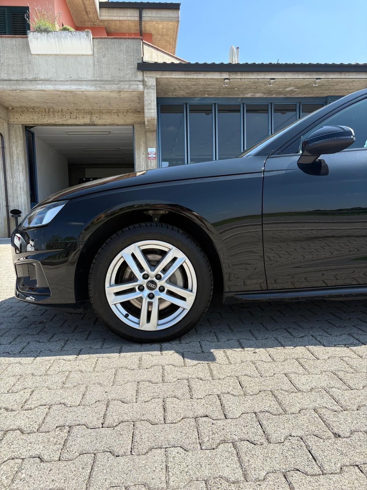 Audi A4 Avant 40 TDI quattro S tronic Business Advanced