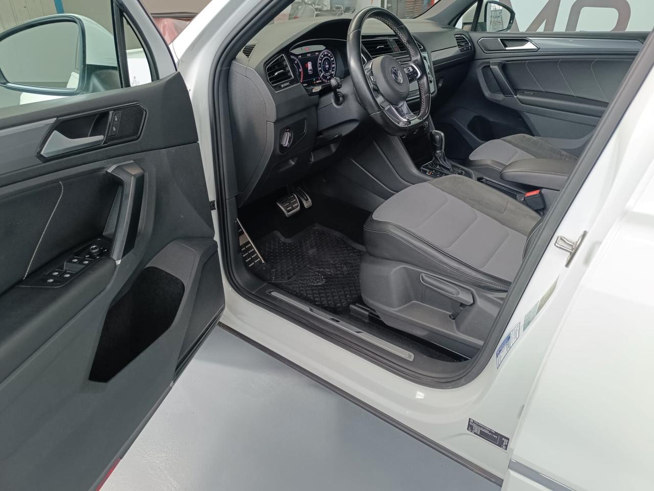 Volkswagen Tiguan 2.0 TDI SCR DSG Executive R-LINE BlueMotion Technology