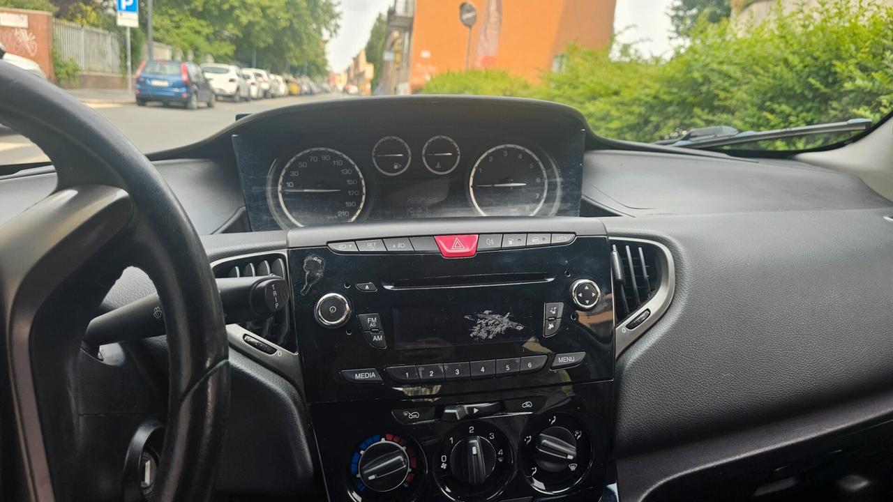 Lancia Ypsilon 1.2 69 CV 5 porte GPL Ecochic Elefantino