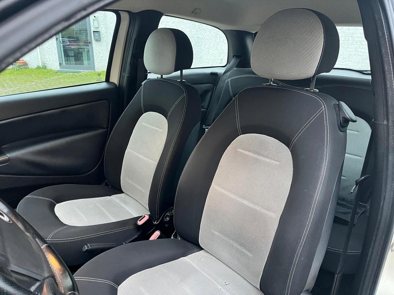 Lancia Ypsilon Momo Design 1.2