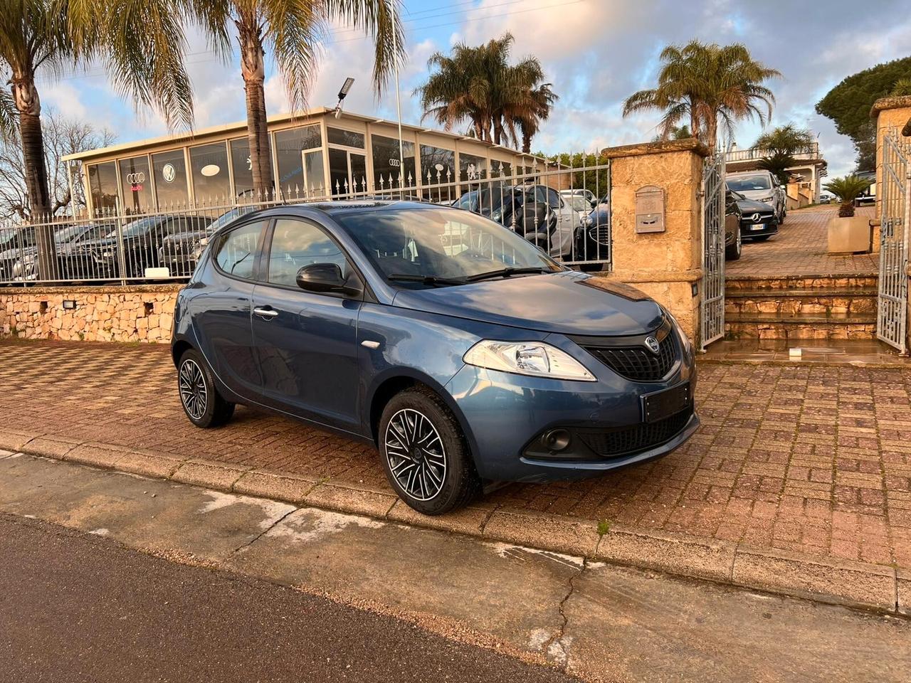 Lancia Ypsilon 1.0 FireFly 5 porte S&S Hybrid Silver Plus