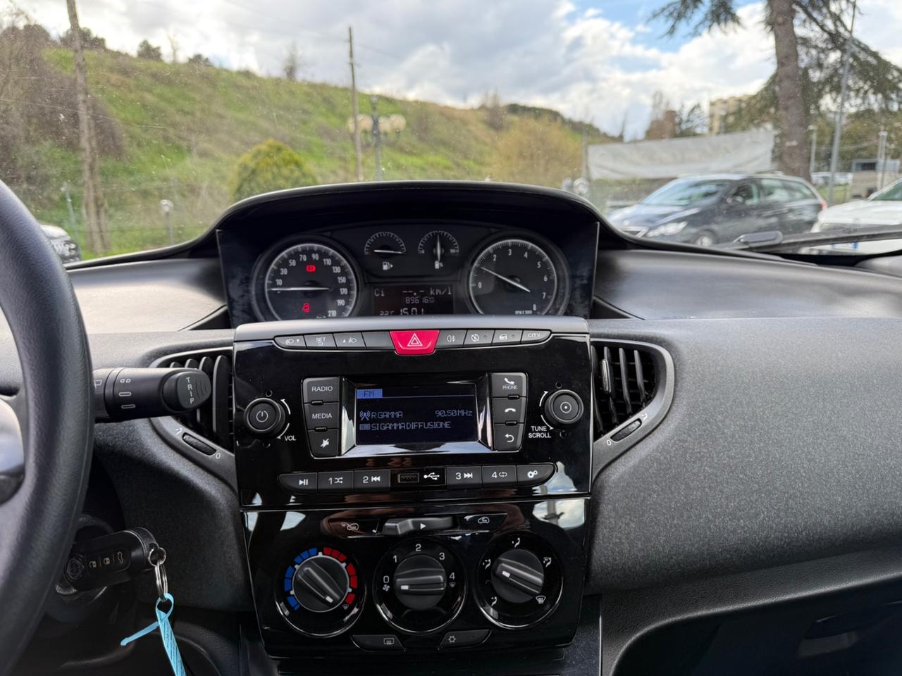 Lancia Ypsilon 1.0 FireFly 5 porte S&S Hybrid Ecochic Silver
