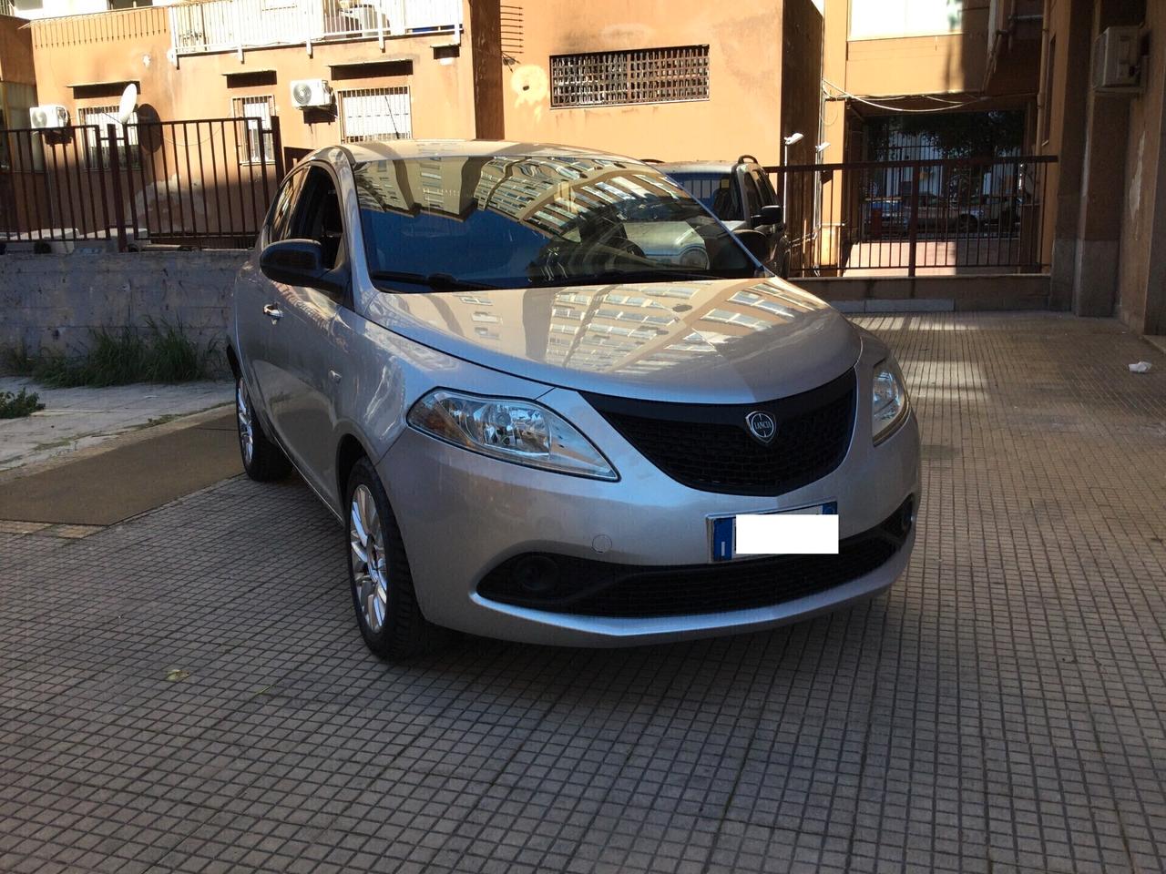 Lancia Ypsilon 1.2 69 CV 5 porte Gold