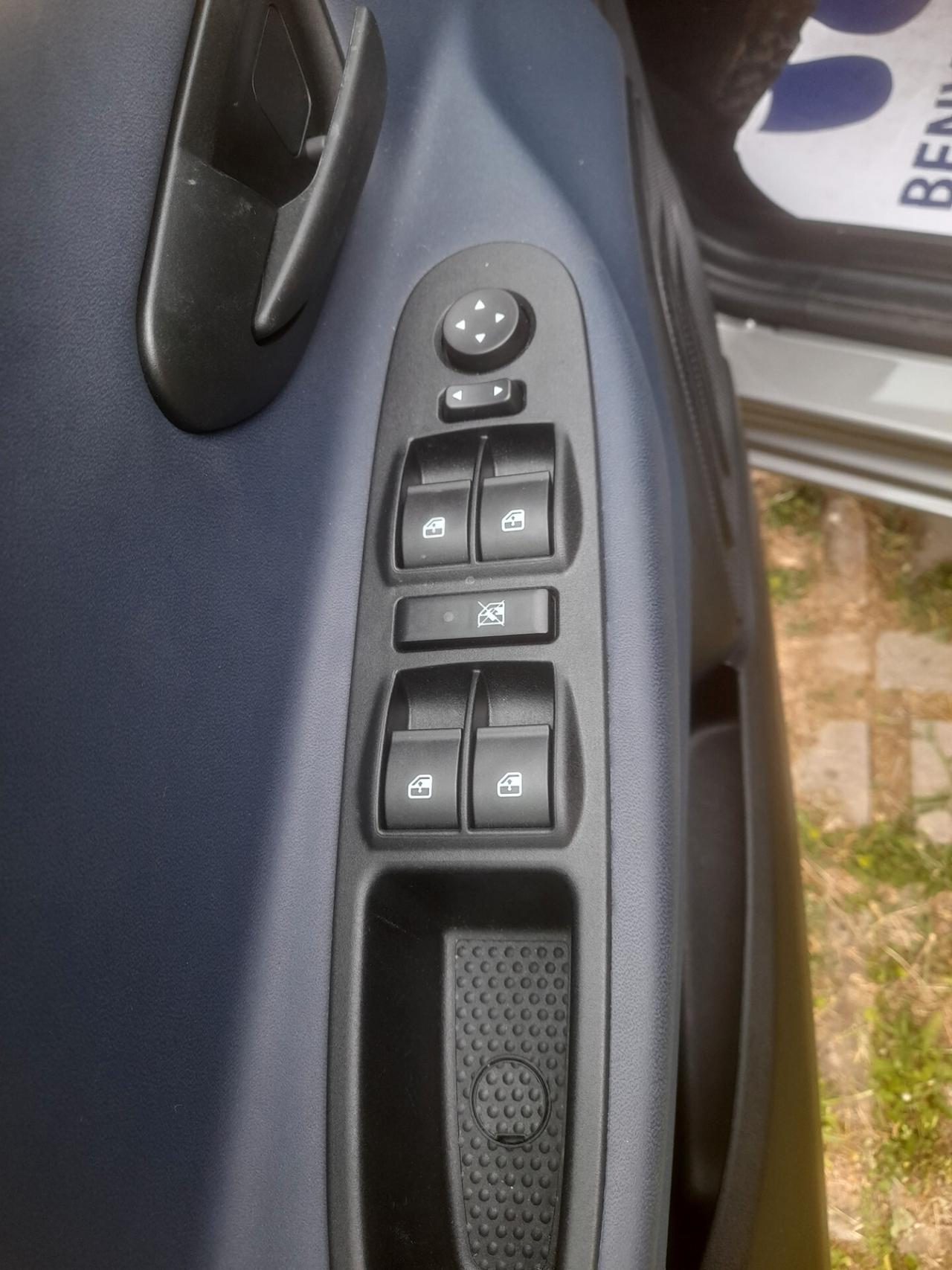 Lancia Ypsilon 1.0 5 porte Hybrid Platino