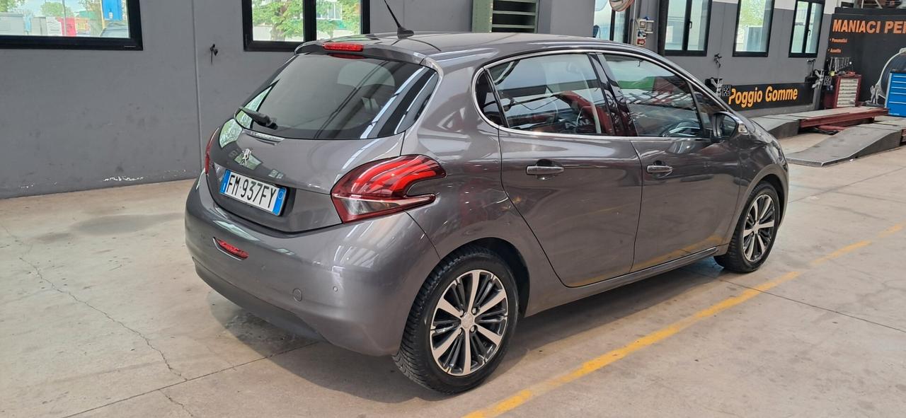 Peugeot 208 PureTech 1.2 km 0