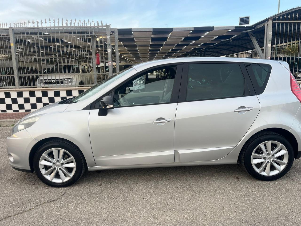 Renault Scenic Scénic X-Mod 1.5 dCi Luxe 2011