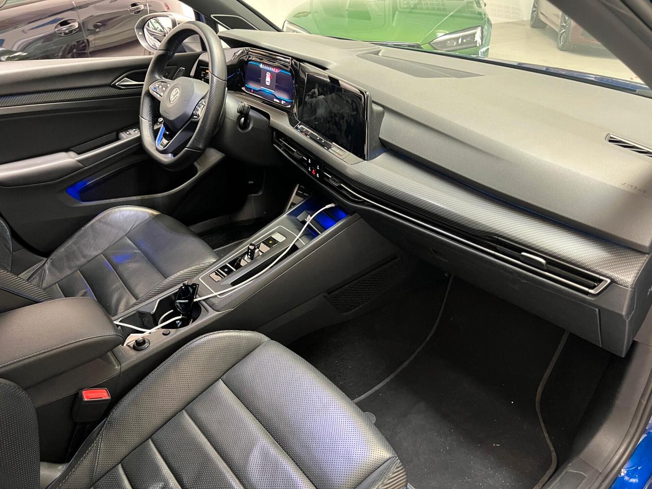 Volkswagen Golf 8 R 2.0 TSI DSG 4Motion AKRAPOVICH