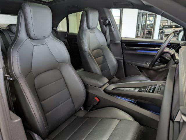 PORSCHE Macan Ev 4