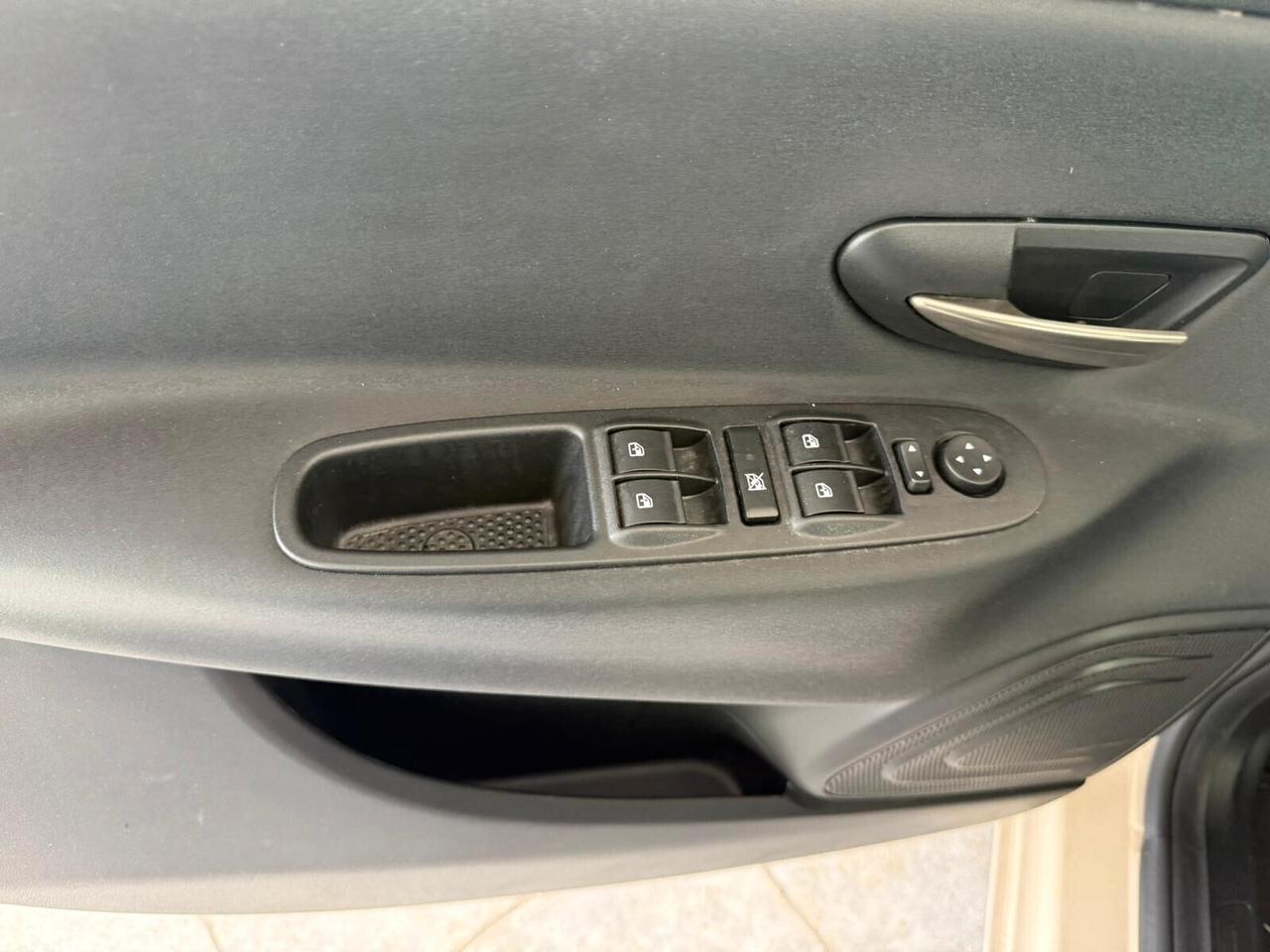 Lancia Ypsilon 1.2 69 CV 5 porte S&S Platinum NUOVA