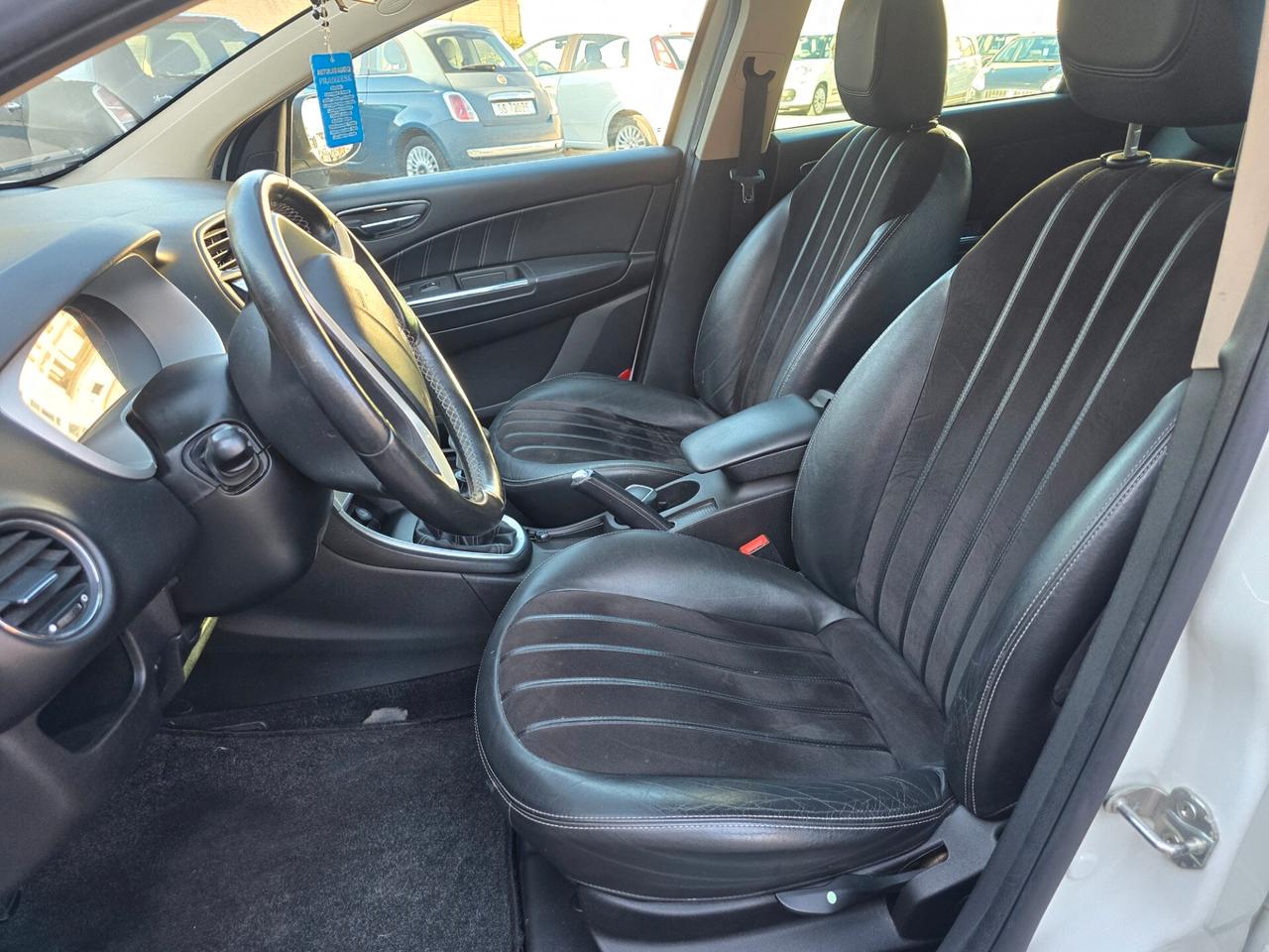 Lancia Delta 1.6 MJT 120cv full opt nuova 2011