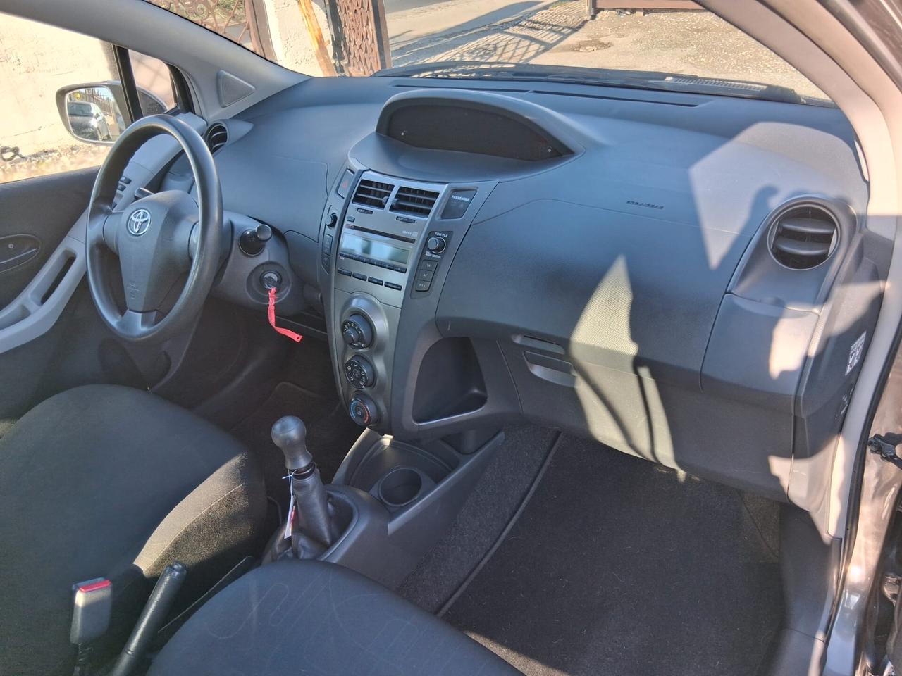 Toyota Yaris 1.0 5 porte Sol