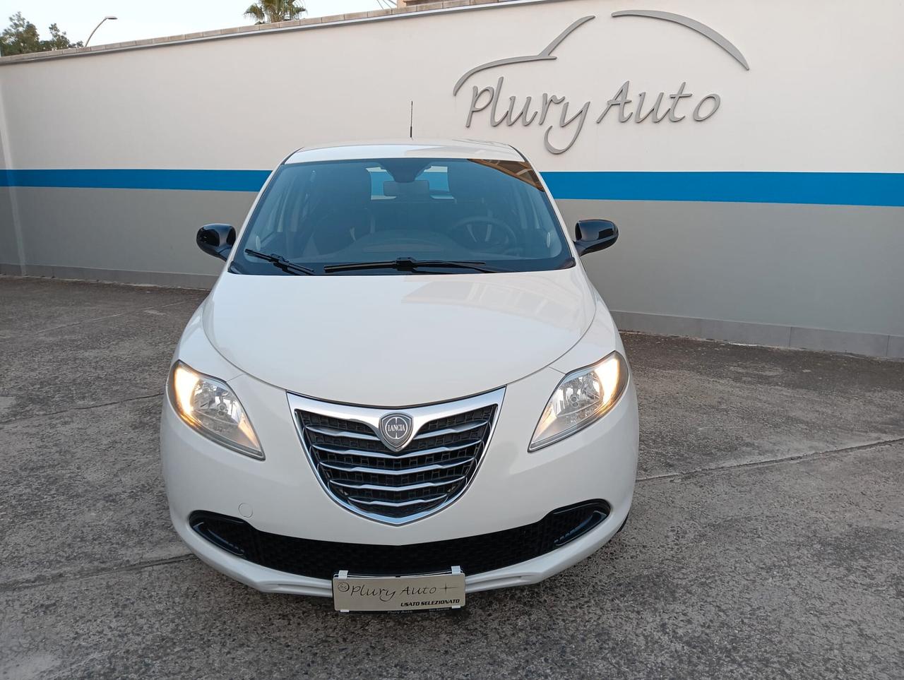 Lancia Ypsilon 1.2 69 CV 5 porte S&S Silver