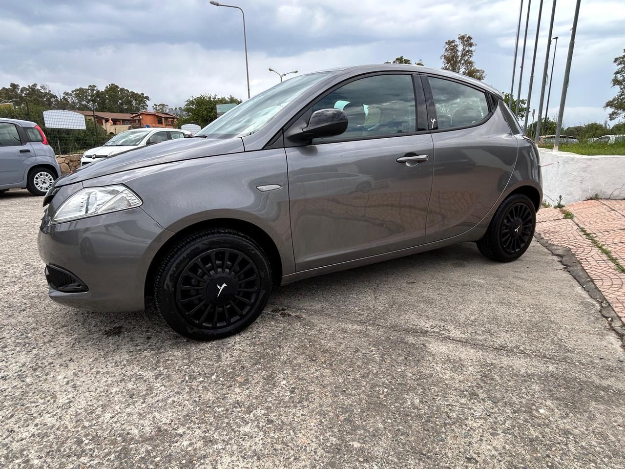 Lancia Ypsilon 1.3 MJT 16V 95 CV 5 porte S&S Elefantino