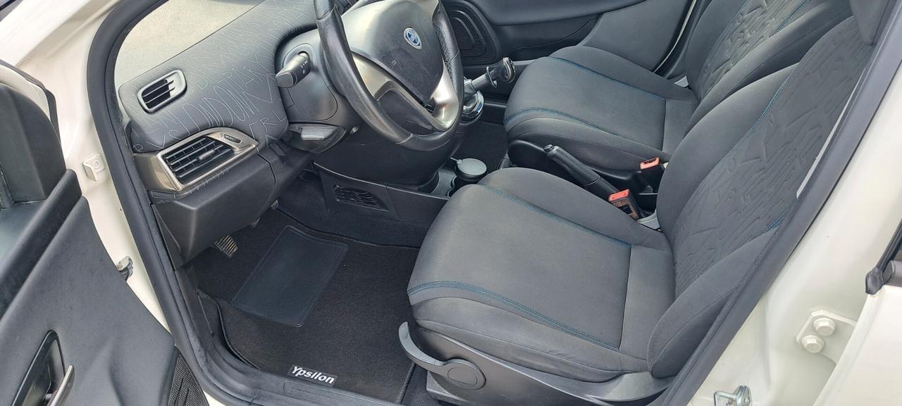 Lancia Ypsilon 0.9 TwinAir 85 CV 5 porte Metano Ecochic Silver