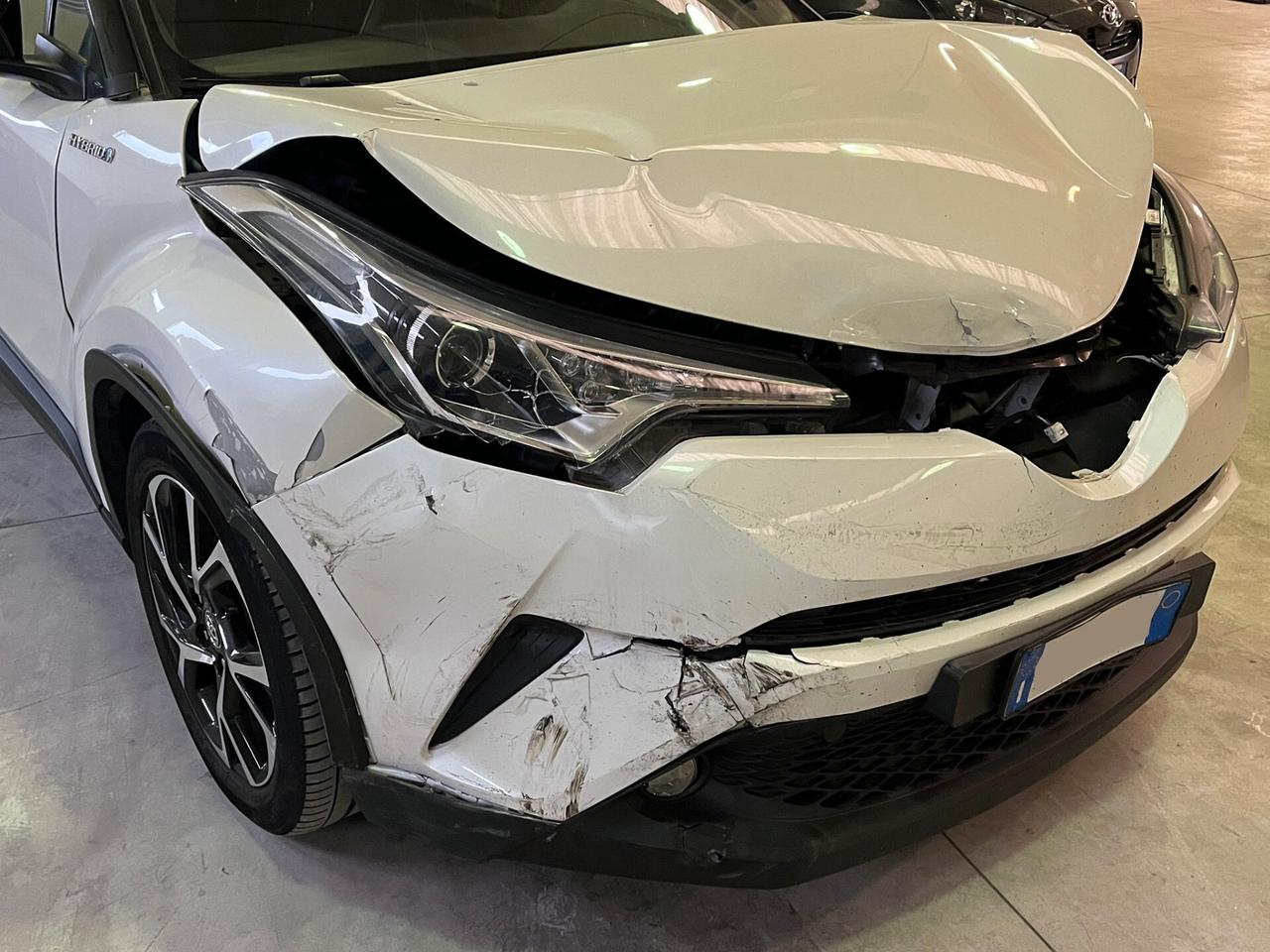 Toyota C-HR 1.8 Hybrid E-CVT Style | incidentata