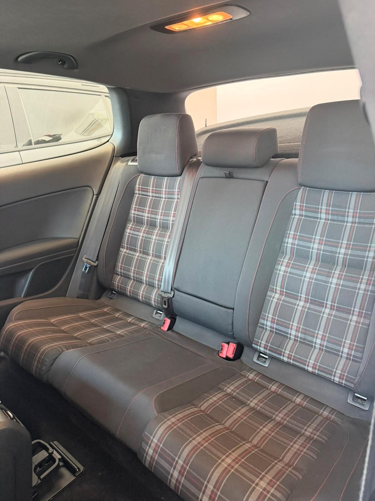 Volkswagen Golf 2.0 TSI 3p. GTI