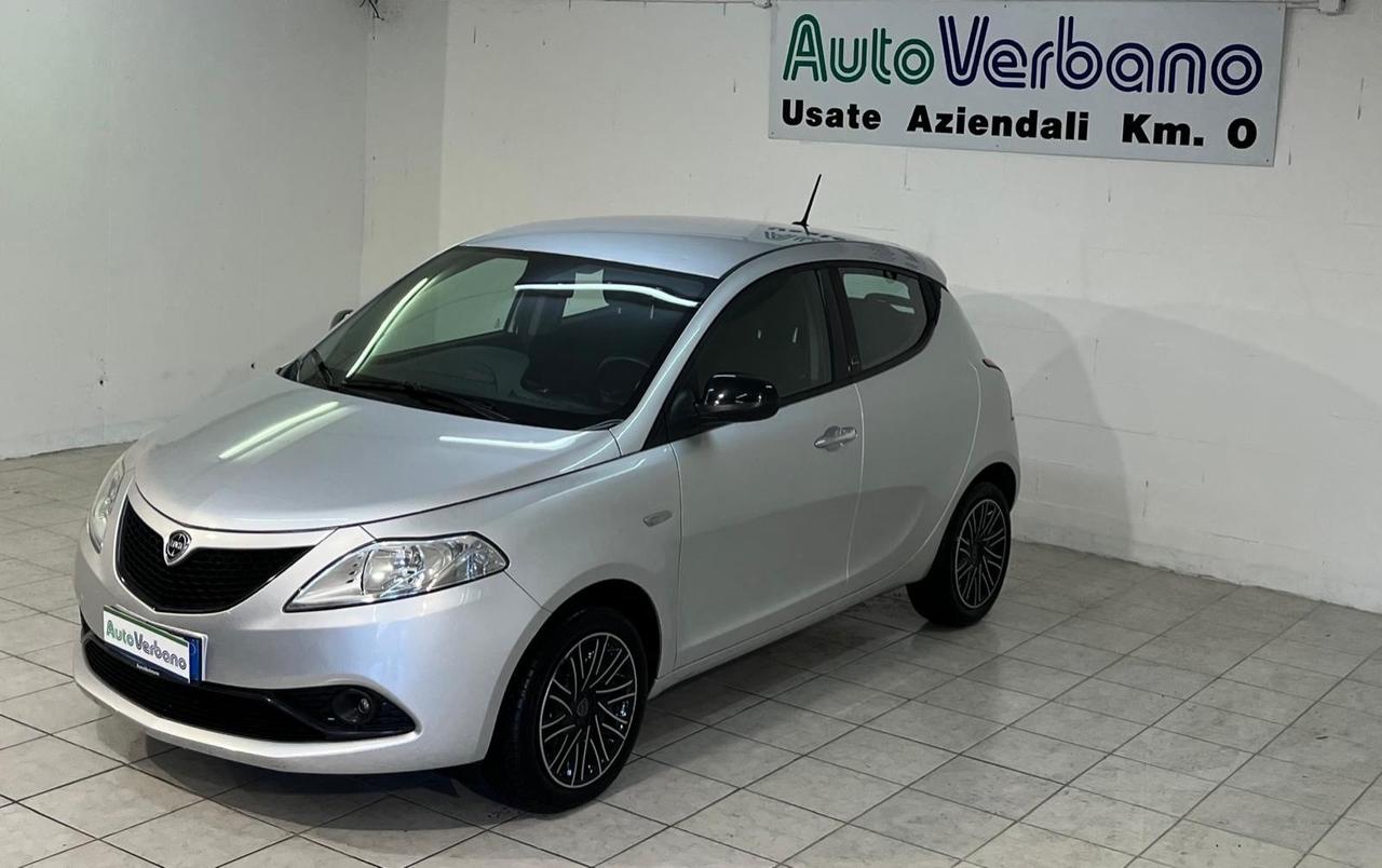 Lancia Ypsilon 1.0 FireFly 5 porte S&S Hybrid Ecochic Silver