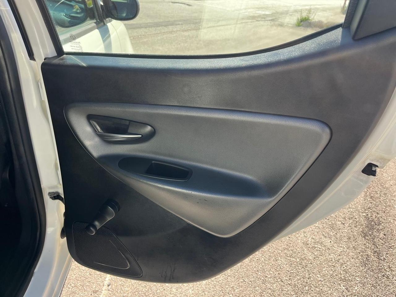 Lancia Ypsilon Platinum 110000 KM GARANZIA 12 m LEGGERE)