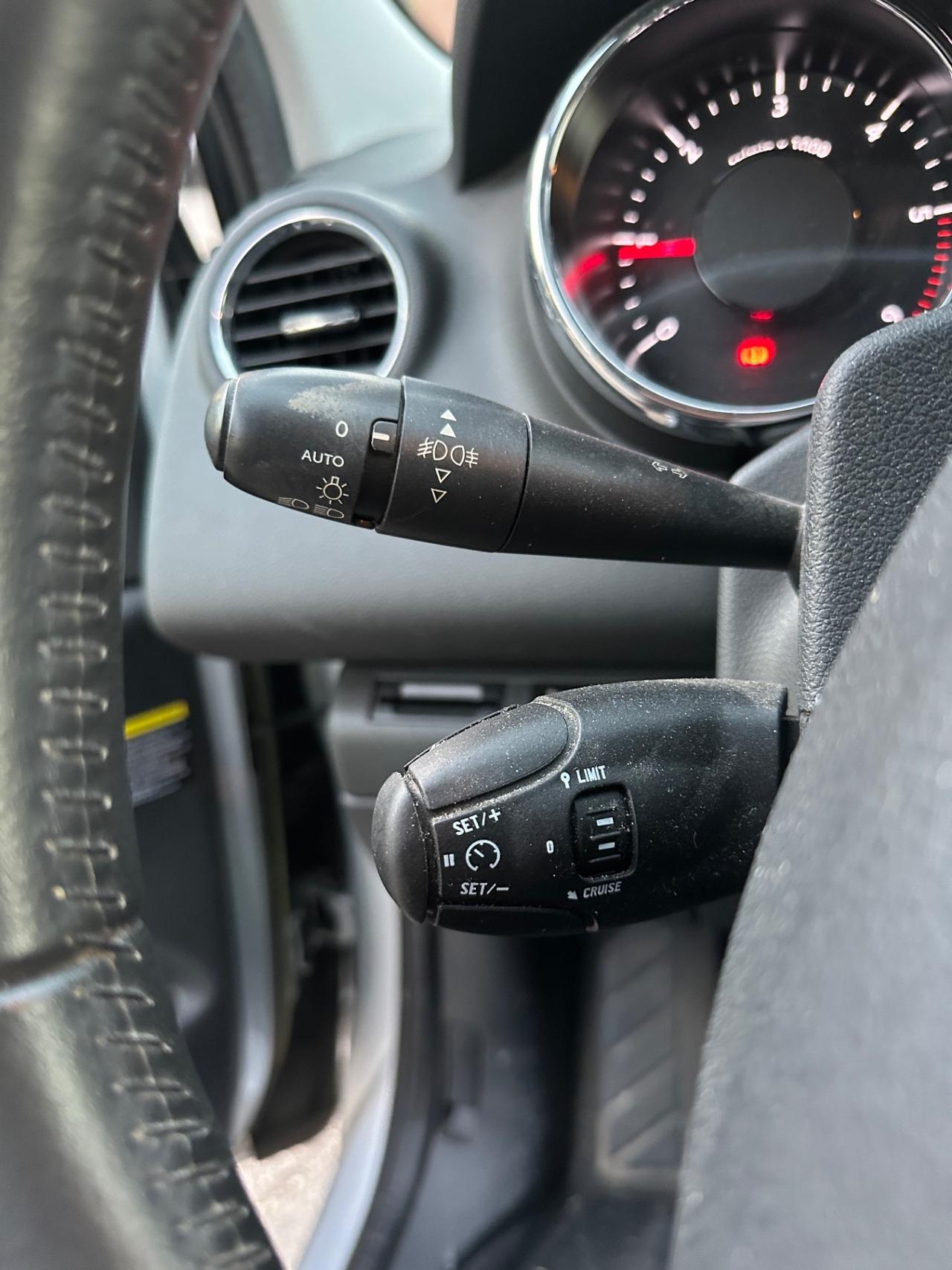 Peugeot 5008 1.6 HDi 112CV Business 5 posti