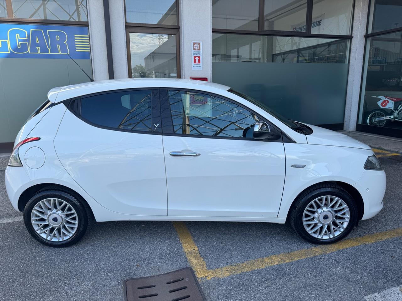 Lancia Ypsilon 0.9 TwinAir 85 CV Platinum 2013