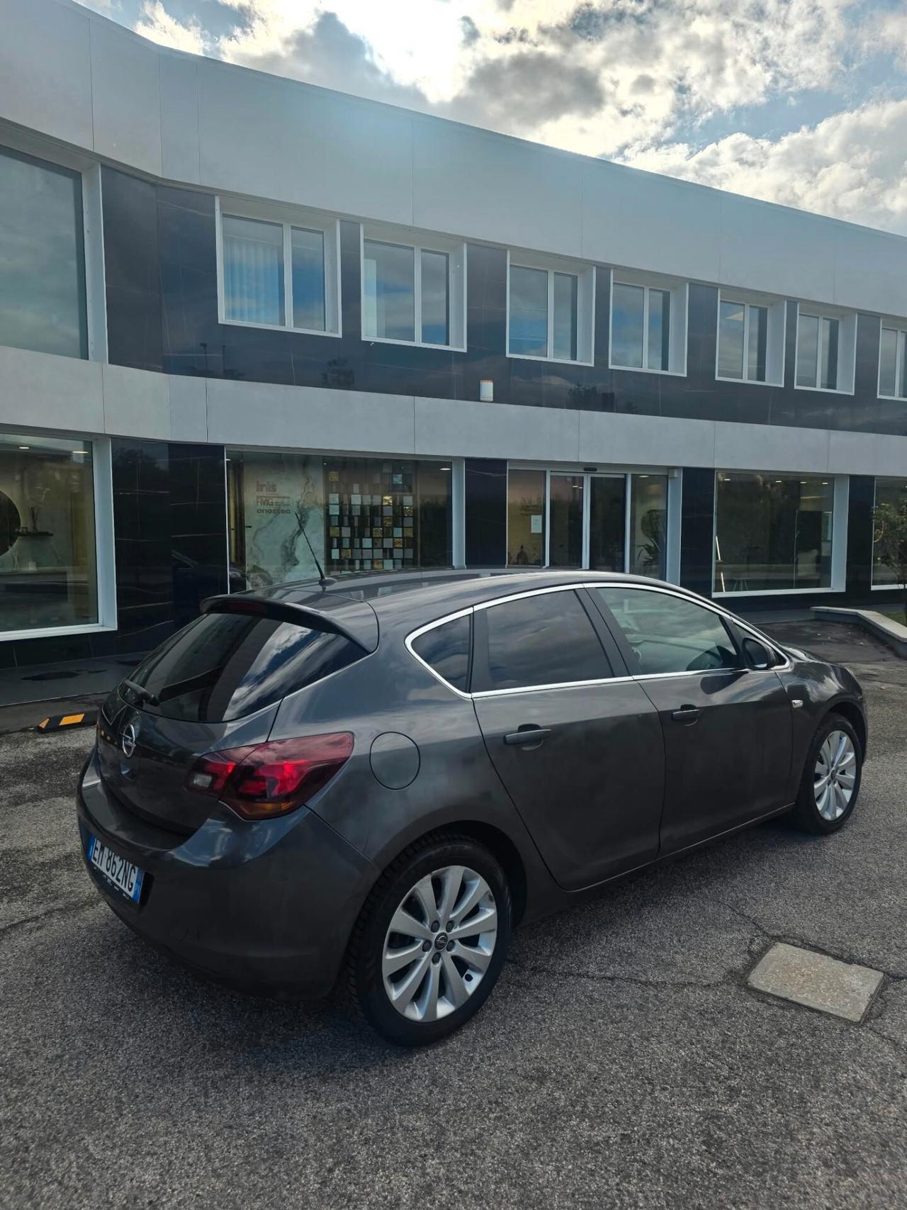 Opel Astra 1.4 100CV GPL