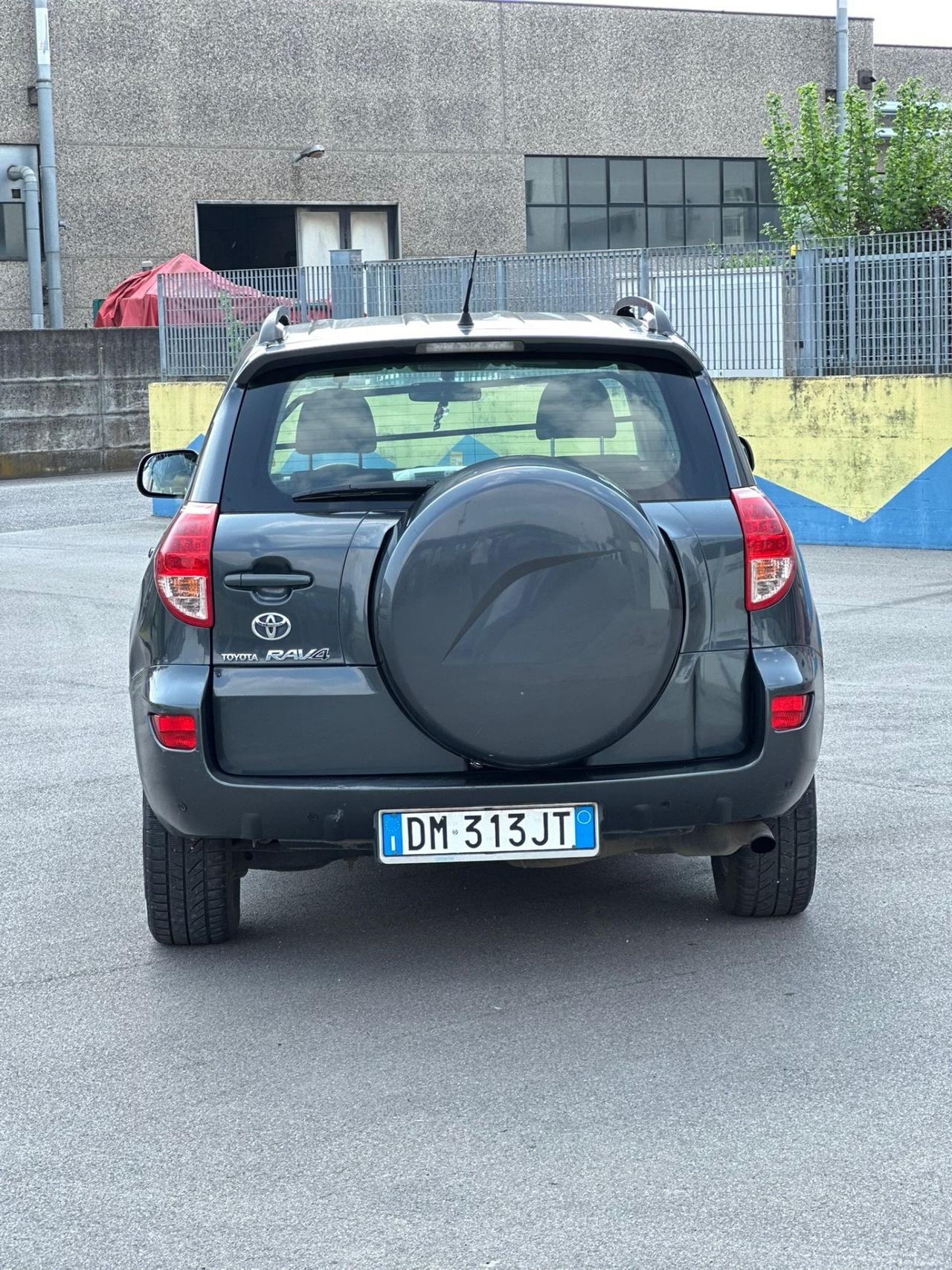 Toyota Rav 4 5 posti autocarro