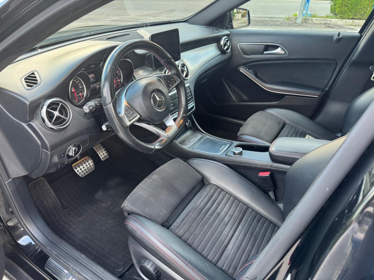 Mercedes-benz GLA 200 d 4Matic Premium FULL