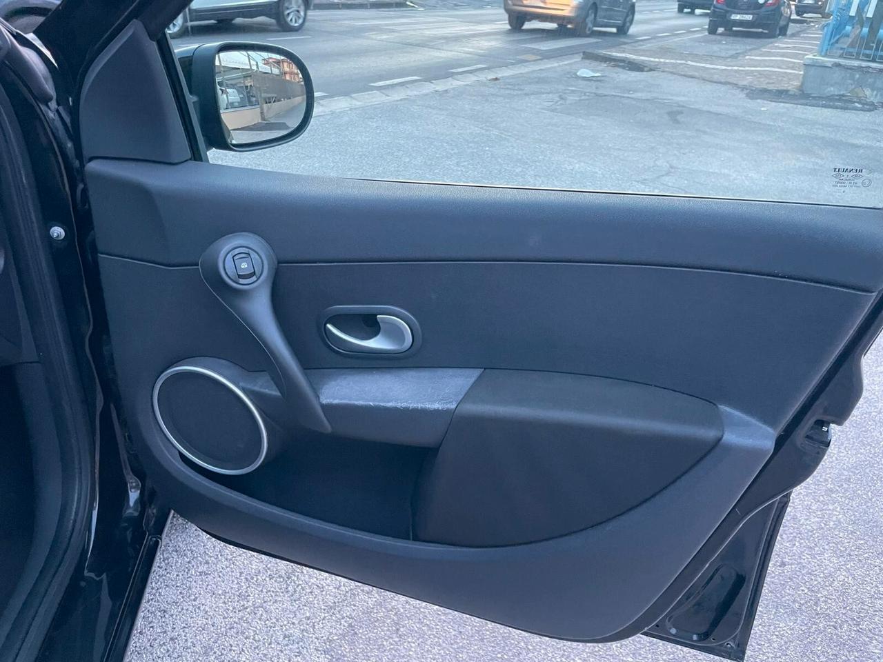Renault Clio 1.2 16V 5 porte Luxe