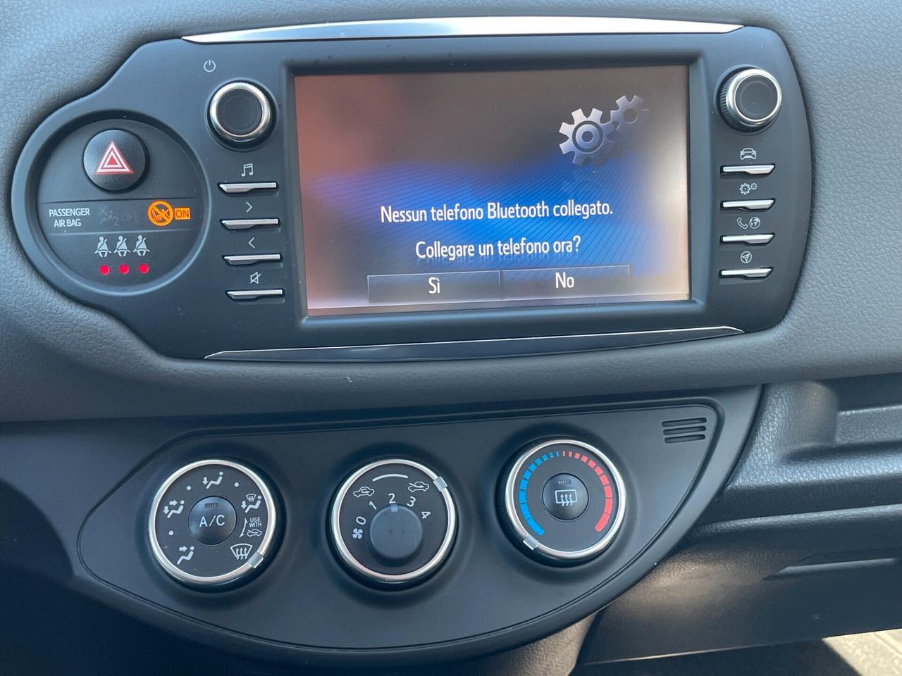 Toyota Yaris 1.0 72 CV 5 porte Lounge X NEOPATENTATI