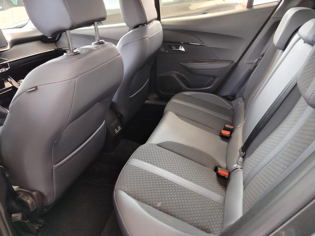 Peugeot 2008 BlueHDi 100 S&S Allure Navi Pack