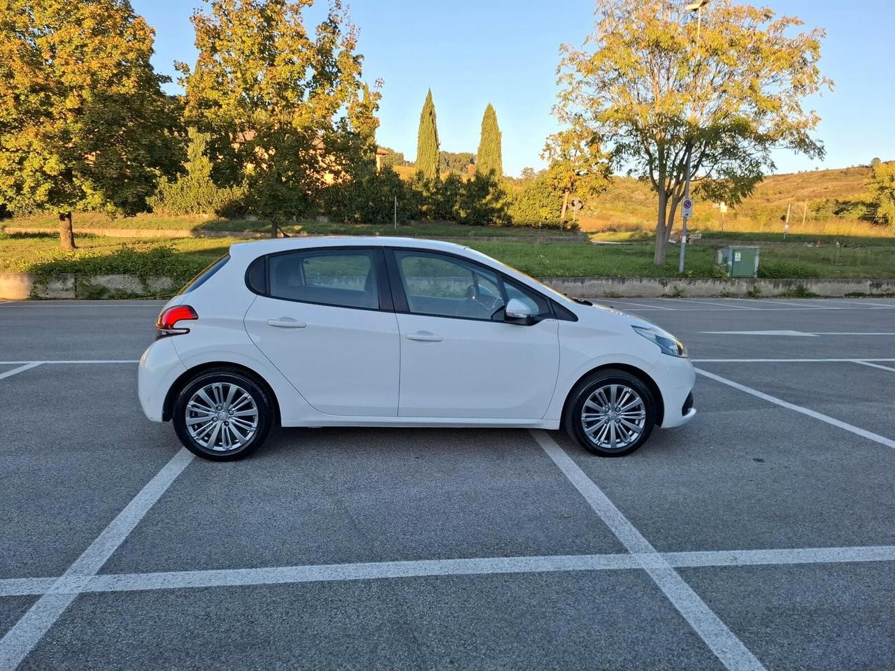Peugeot 208 PureTech 82 5 porte Allure