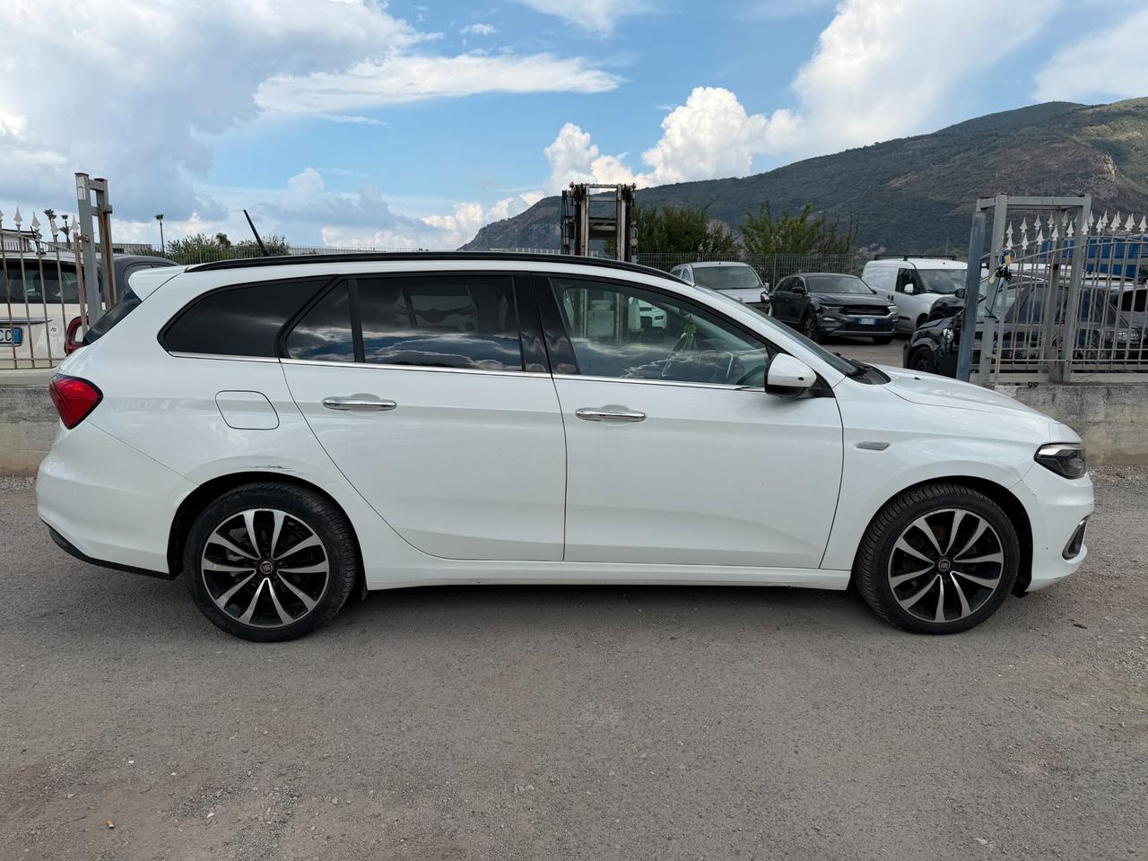 FIAT TIPO SW 2016 1.6 DIESEL 120 CV *LEGGI