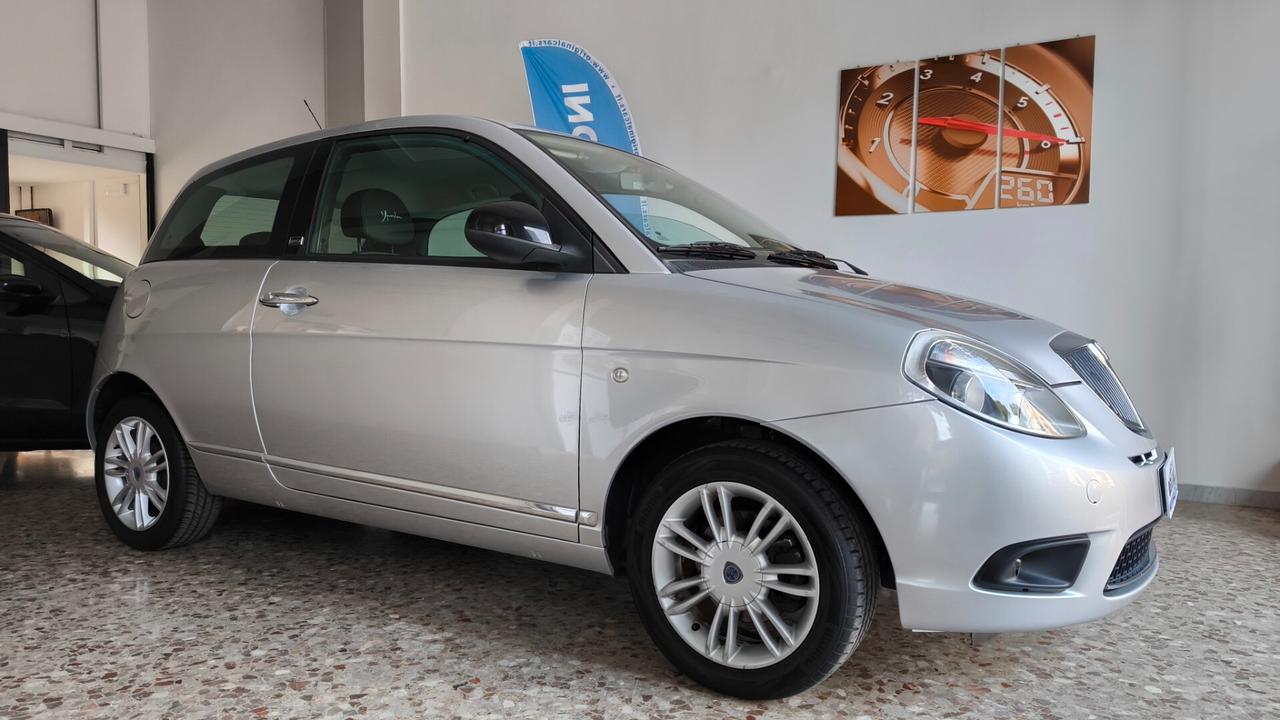 Lancia Ypsilon 1.2 69 CV Unyca