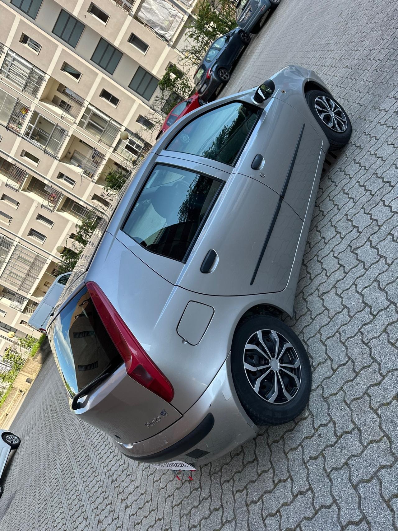Fiat Punto 1.2i 16V cat 5 porte ELX