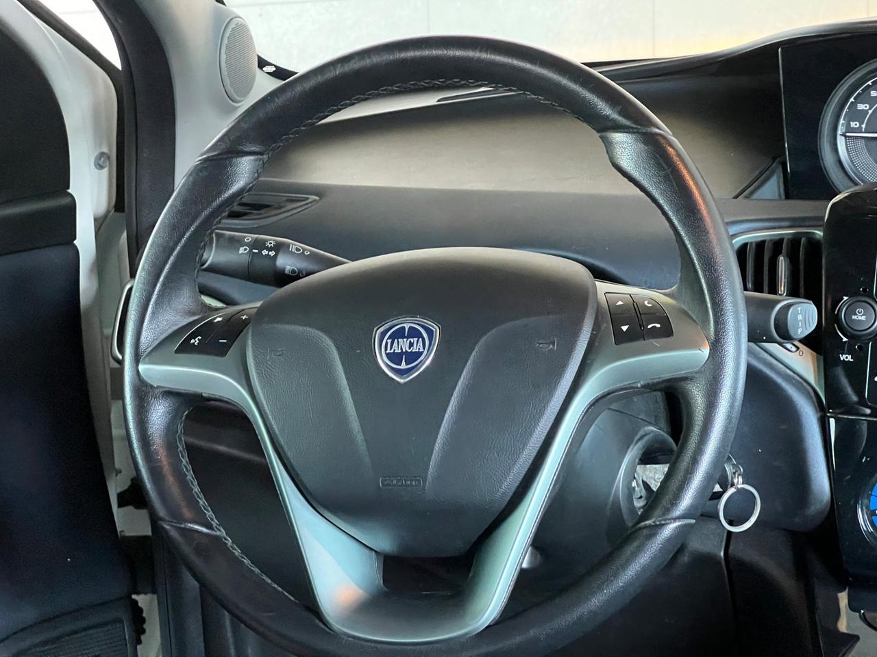 Lancia Ypsilon 1.0 FireFly 5 porte S&S Hybrid Gold