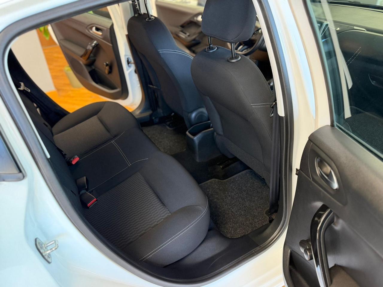 Peugeot 208 PureTech 1.2 Benzina 82CV 5 porte Allure Soli 40.000km!!!