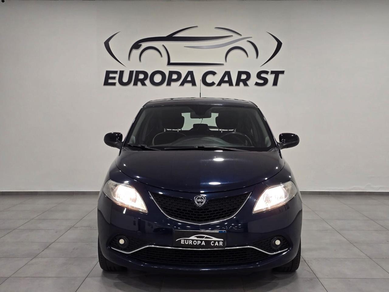 Lancia Ypsilon 1.2 69 CV 5 porte NEOPATENTATI