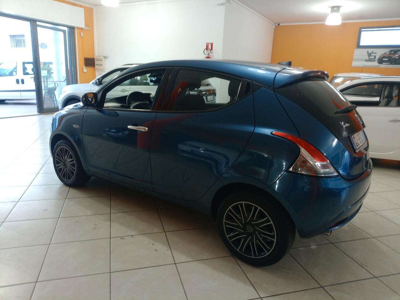 Lancia Ypsilon 1.0 FireFly 5 porte S&S Hybrid Gold