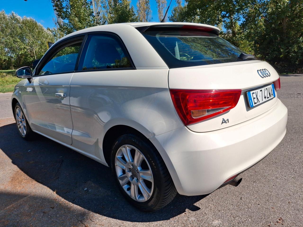 Audi A1 1.6 TDI Attraction-DIESEL-